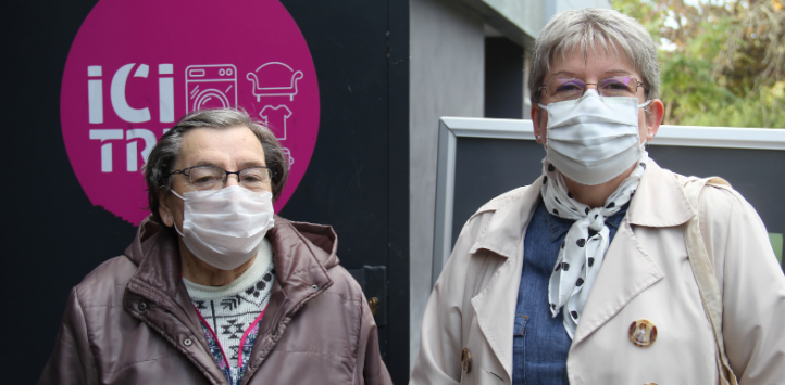 Nathalie et Marie-Thérèse sont venues déposer des encombrants dans le local