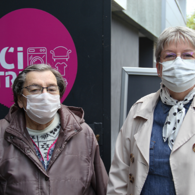 Nathalie et Marie-Thérèse sont venues déposer des encombrants dans le local